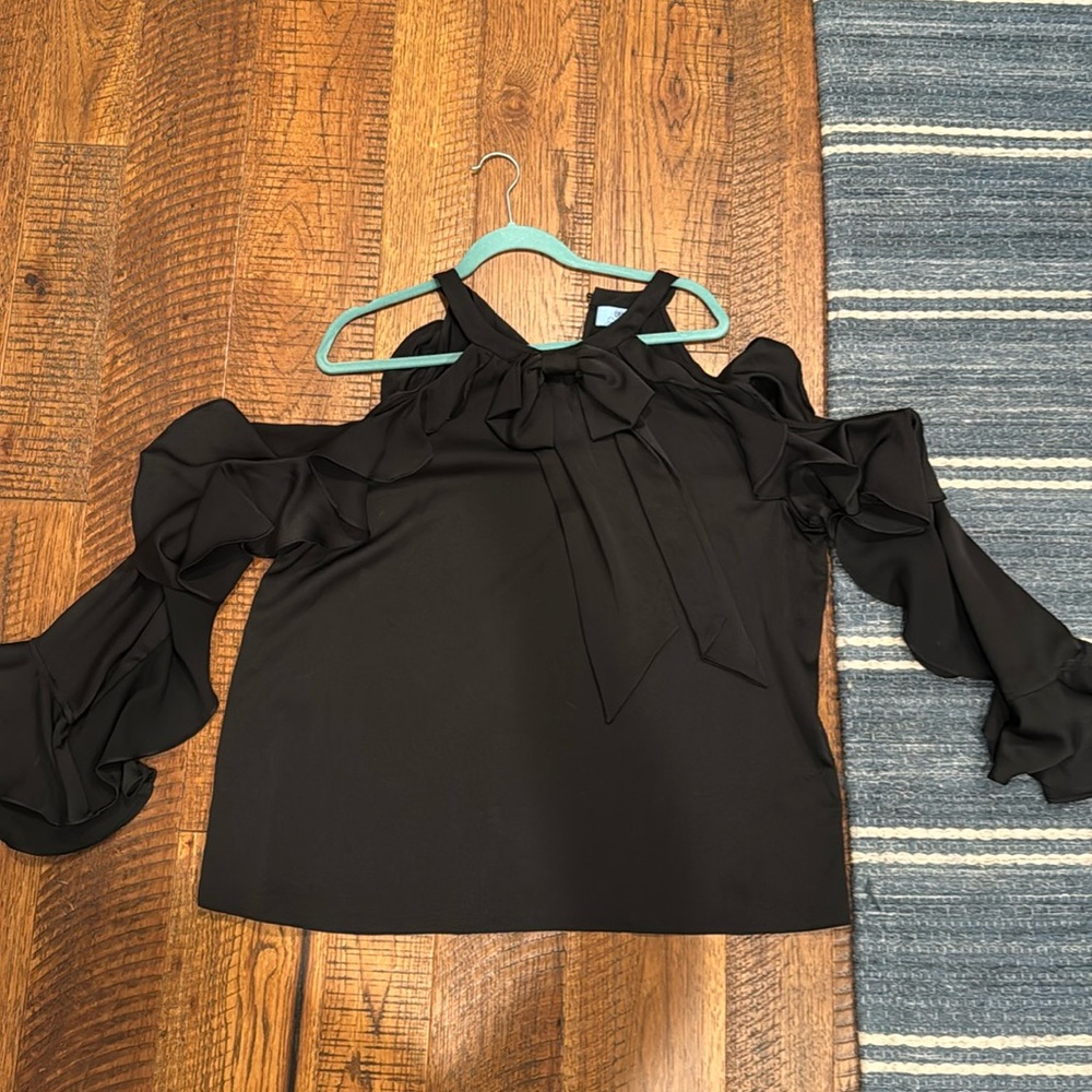 Cece cold shoulder ruffle top